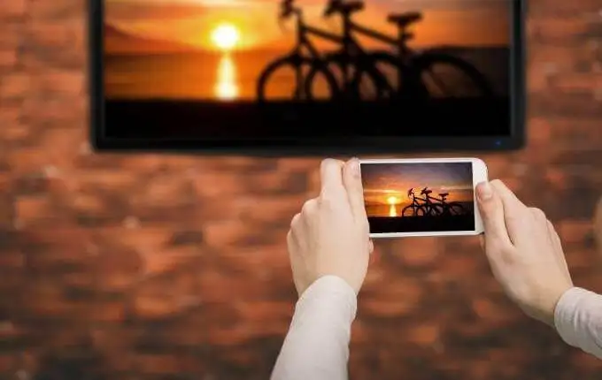 Cách kết nối điện thoại hoặc máy tính bảng với TV của bạn qua USB
