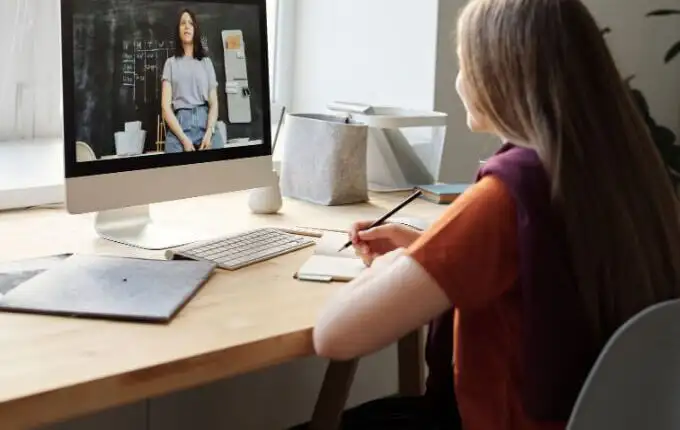 5 trang web tốt nhất để tìm gia sư trực tuyến cho người lớn và trẻ em
