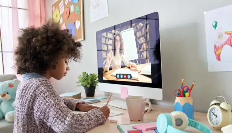 Cách tìm việc làm gia sư trực tuyến cho sinh viên đại học
