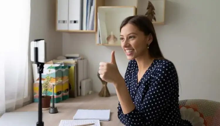 Cách sử dụng điện thoại của bạn làm Webcam không dây (iPhone và Android)
